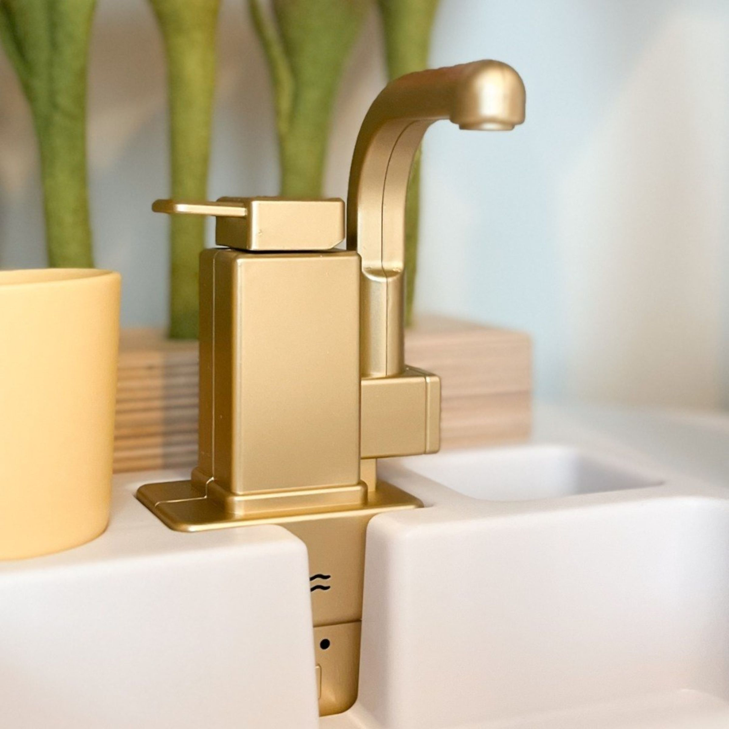 XXXXL liela koka interaktīvā virtuve ar LED apgaismojumu, veļas mašīnu, mikroviļņu krāsns kafijas automātu un augļu un dārzeņu komplektu - 50 elementi