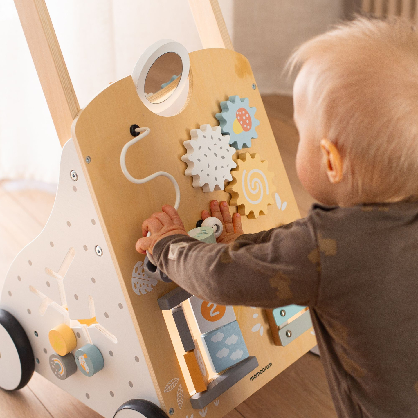 Izglītojoša koka staigule 8in1 / bērnu stūmējs - manipulatīvā tāfele