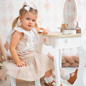 Koka tualetes galdiņš ar tabureti un piederumiem