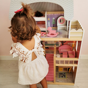 Liela koka trīsstāvu leļļu māja ar terasi, mēbeļu komplektu un LED apgaismojumu!