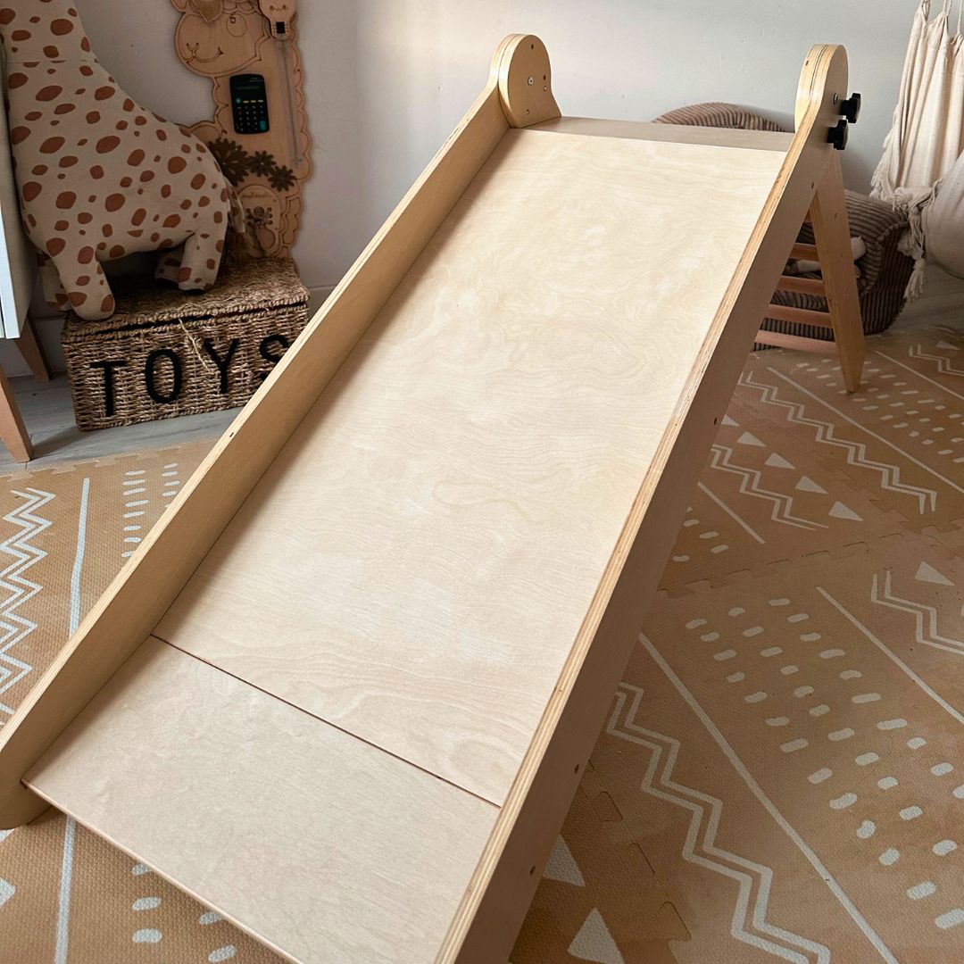 Koka slidkalniņš ar kāpnēm bērniem