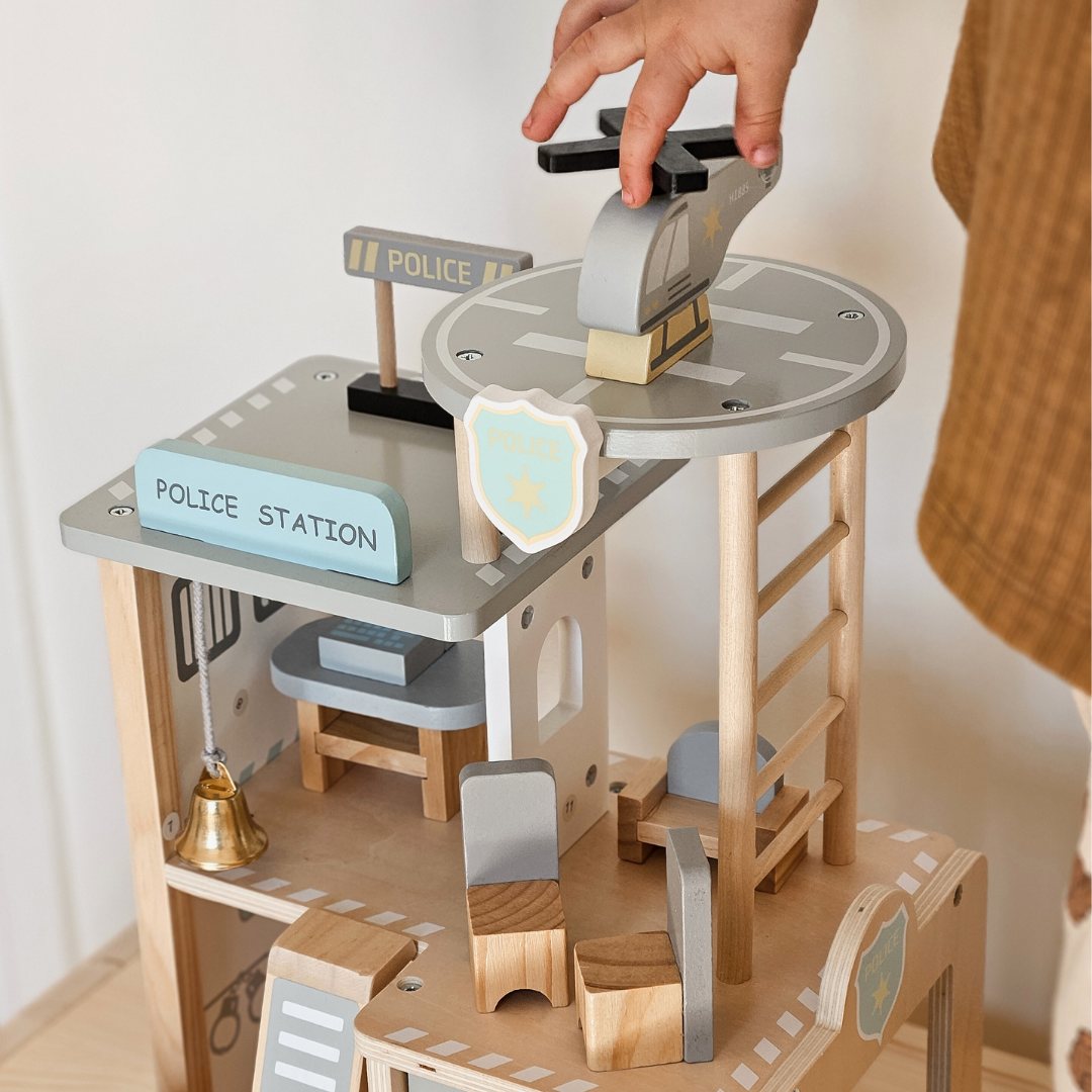 Koka policijas iecirknis ar piederumiem