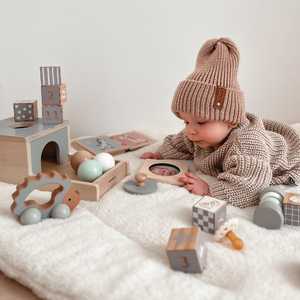 Montessori izglītības kaste zīdaiņiem - 6 rotaļlietas