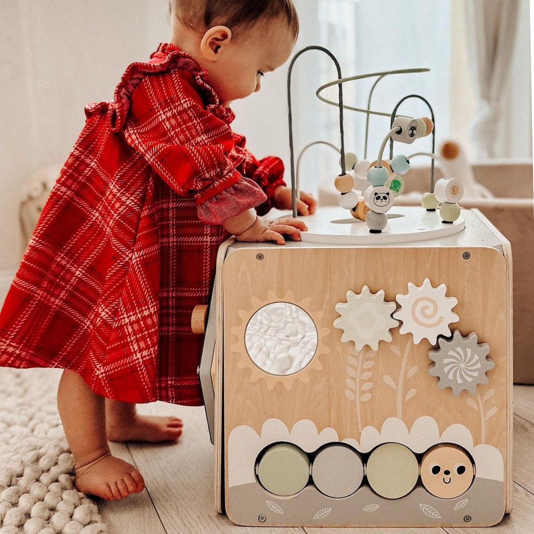 Liels koka aktivitāšu kubs ar cilpu - Montessori