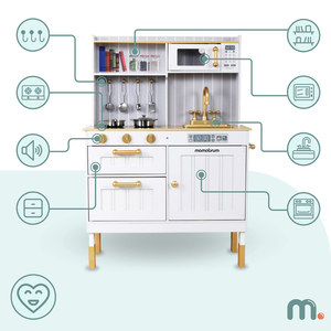 Koka balta virtuve ar piederumiem un priekšautu