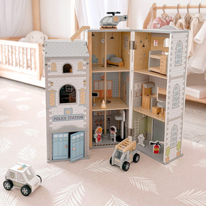 Liels saliekams ugunsdzēsēju depo ar policijas iecirkni - koka komplekts. Ugunsdzēsēju un policijas iecirknis ar piederumiem.