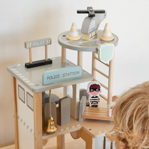 Koka policijas iecirknis ar piederumiem