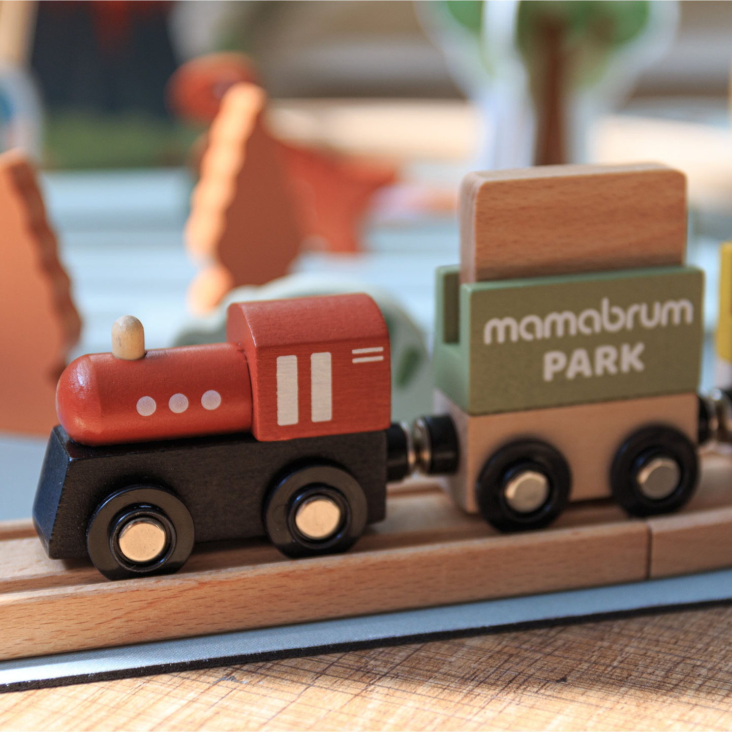 Dino Park koka vilcieniņš ar neslīdošu paklāju - dinozauri, vilcieniņš, sliedes, vulkāns, zvaniņš