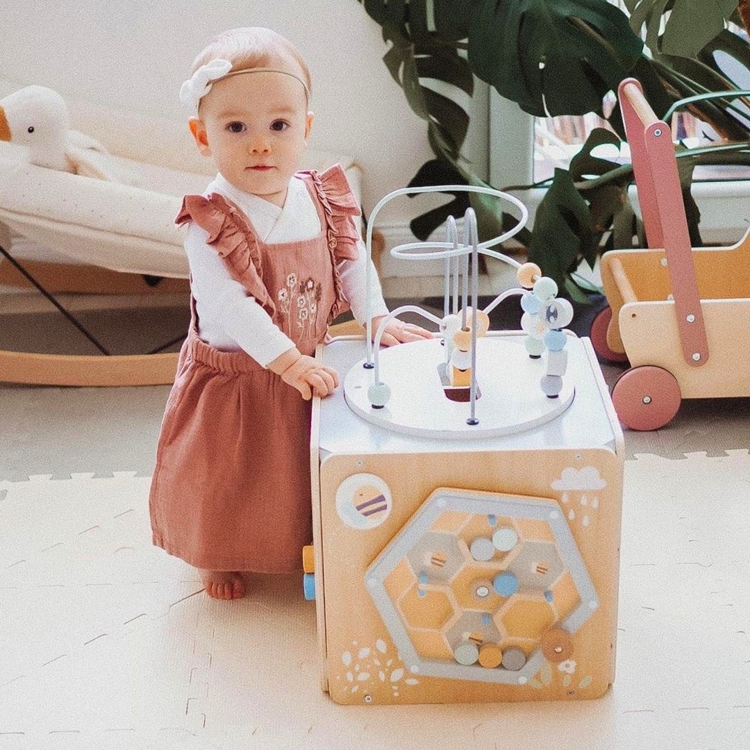 Liels koka aktivitāšu kubs ar cilpu - Montessori