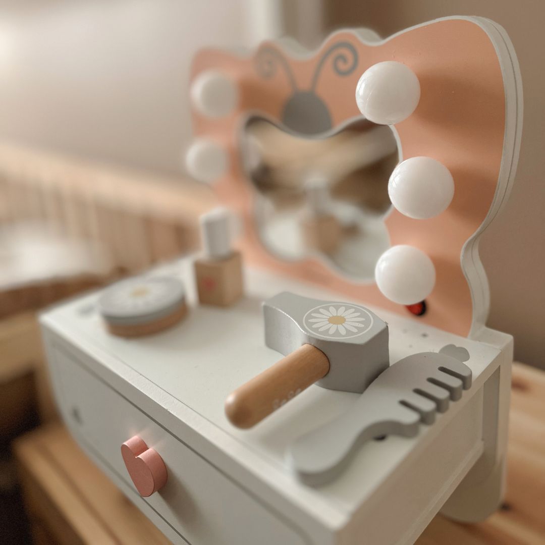 Koka mini tualetes galdiņš ar LED apgaismojumu - Butterfly