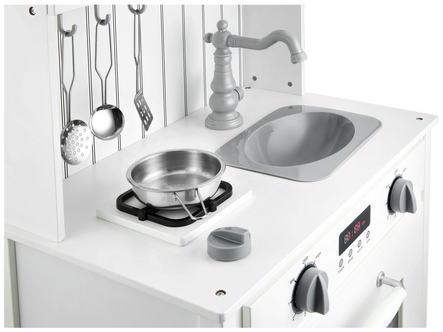 Balta koka virtuve ar priekšautu, piederumiem un LED lampu