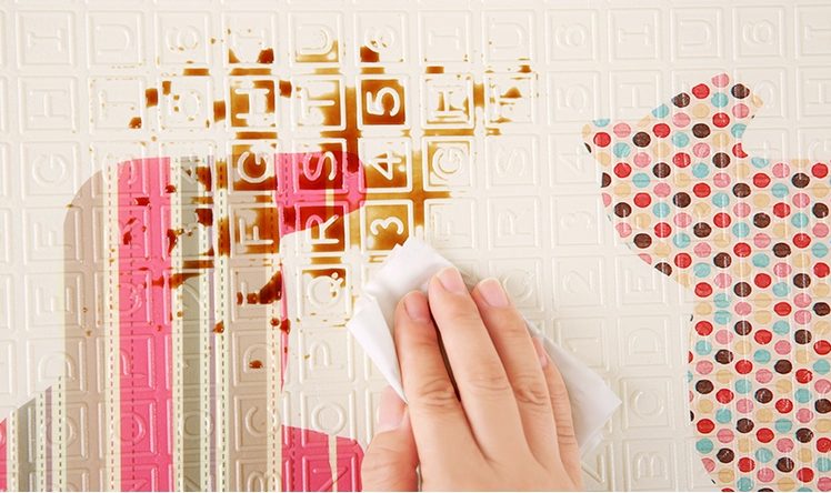 Divpusējs putuplasta paklājs XXL - salokāms 1 CM (mežs ar lācīti un zirgiem)