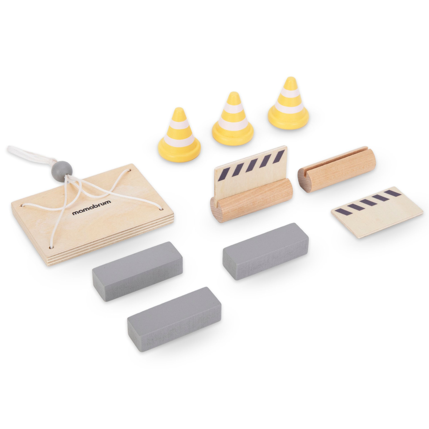 Koka būvlaukums ar lielu mobilo celtni un transportlīdzekļiem, torņa celtnis