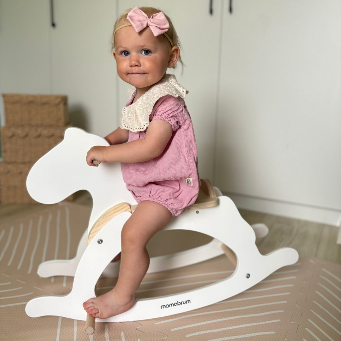 Koka šūpuļzirgs - balts - no 12 mēnešiem.