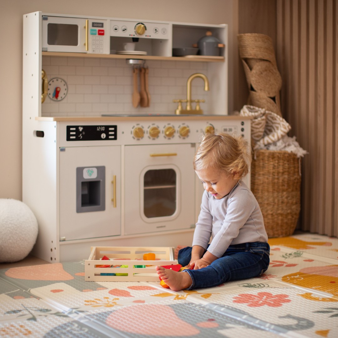 Interaktīvā XXL koka virtuve ar piederumiem un LED apgaismojumu - divlīmeņu