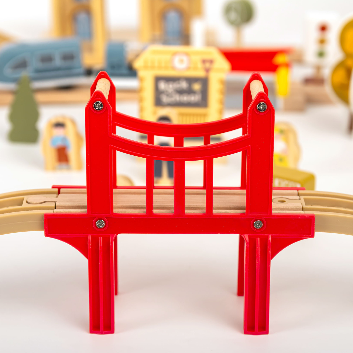 Koka pilsētas dzelzceļš ar elektrovilcienu - pārvietojamu celtni, kuģi, tiltiem