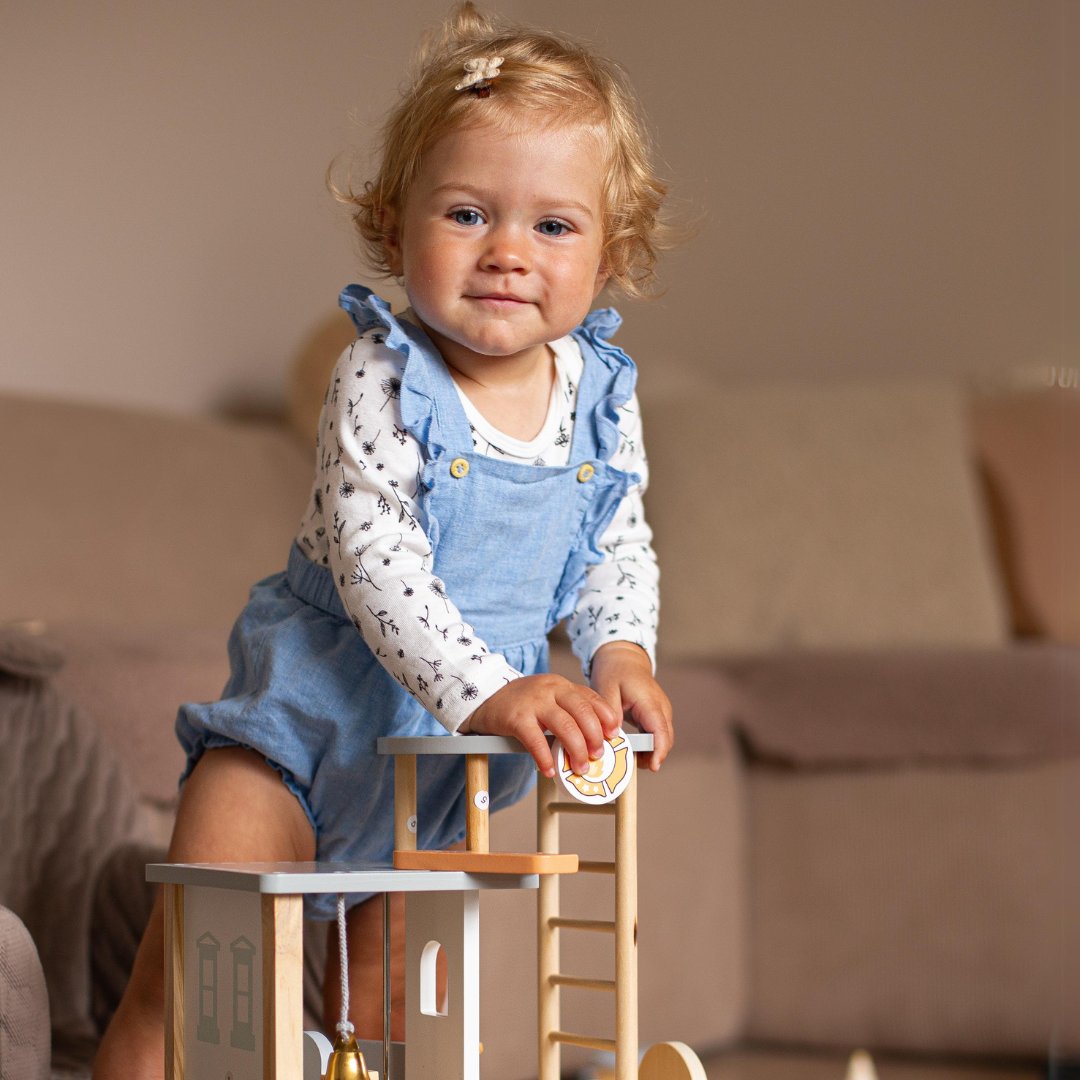 Koka ugunsdzēsēju stacija ar piederumiem, ugunsdzēsēju brigāde