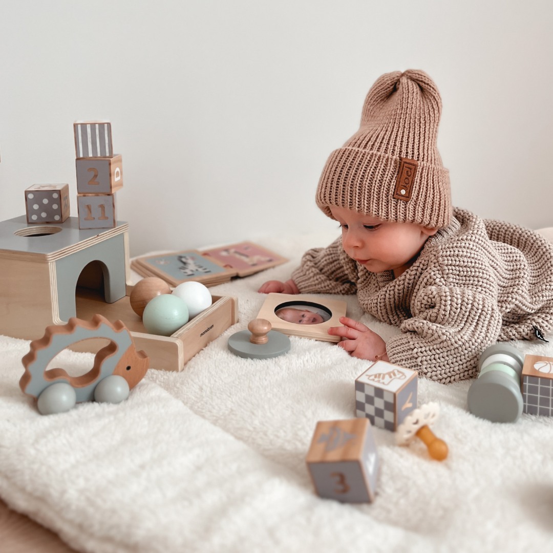 Montessori izglītības kaste zīdaiņiem - 6 rotaļlietas