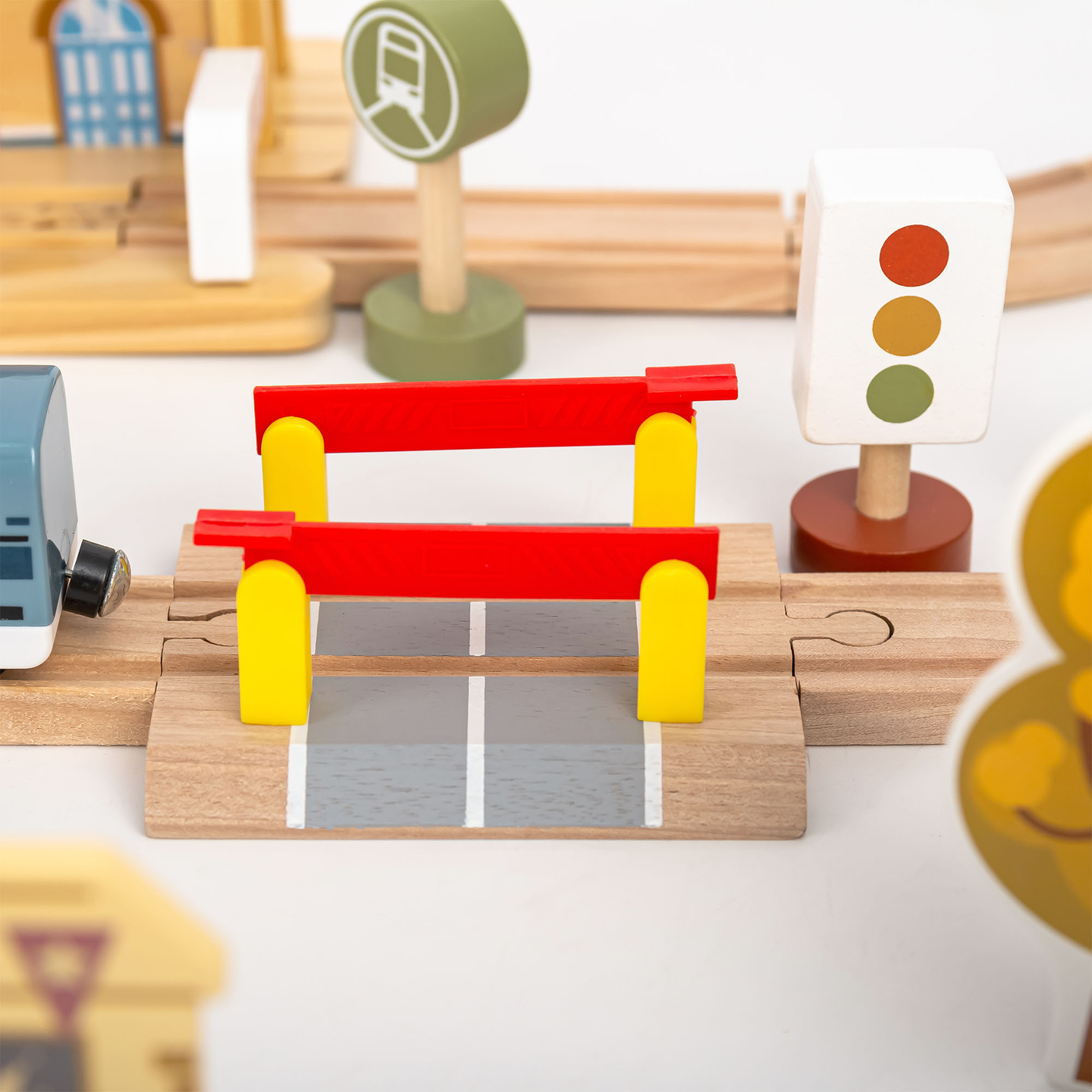 Koka pilsētas dzelzceļš ar elektrovilcienu - pārvietojamu celtni, kuģi, tiltiem