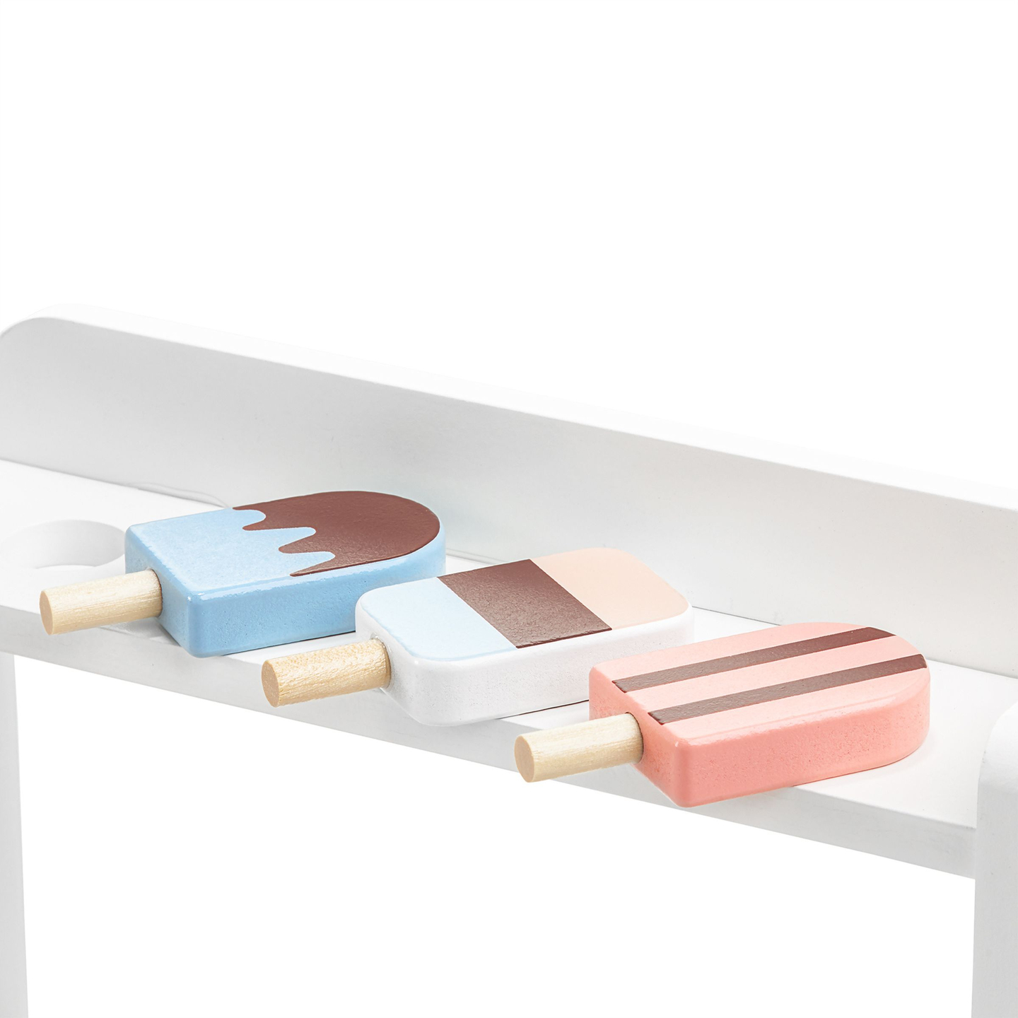 Koka saldējuma salons ar kafijas automātu - kafejnīca ar piederumiem