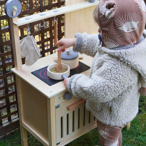 Koka dārza virtuve ar piederumiem - dabisks boho