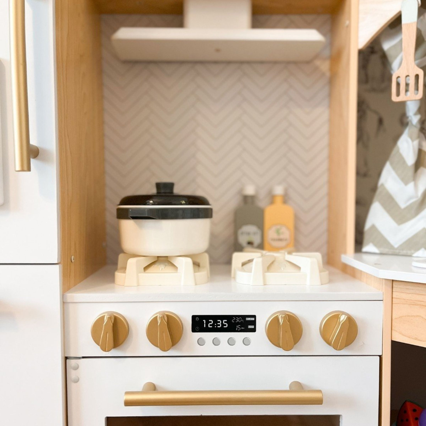 XXXXL liela koka interaktīvā virtuve ar LED apgaismojumu, veļas mašīnu, mikroviļņu krāsns kafijas automātu un augļu un dārzeņu komplektu - 50 elementi