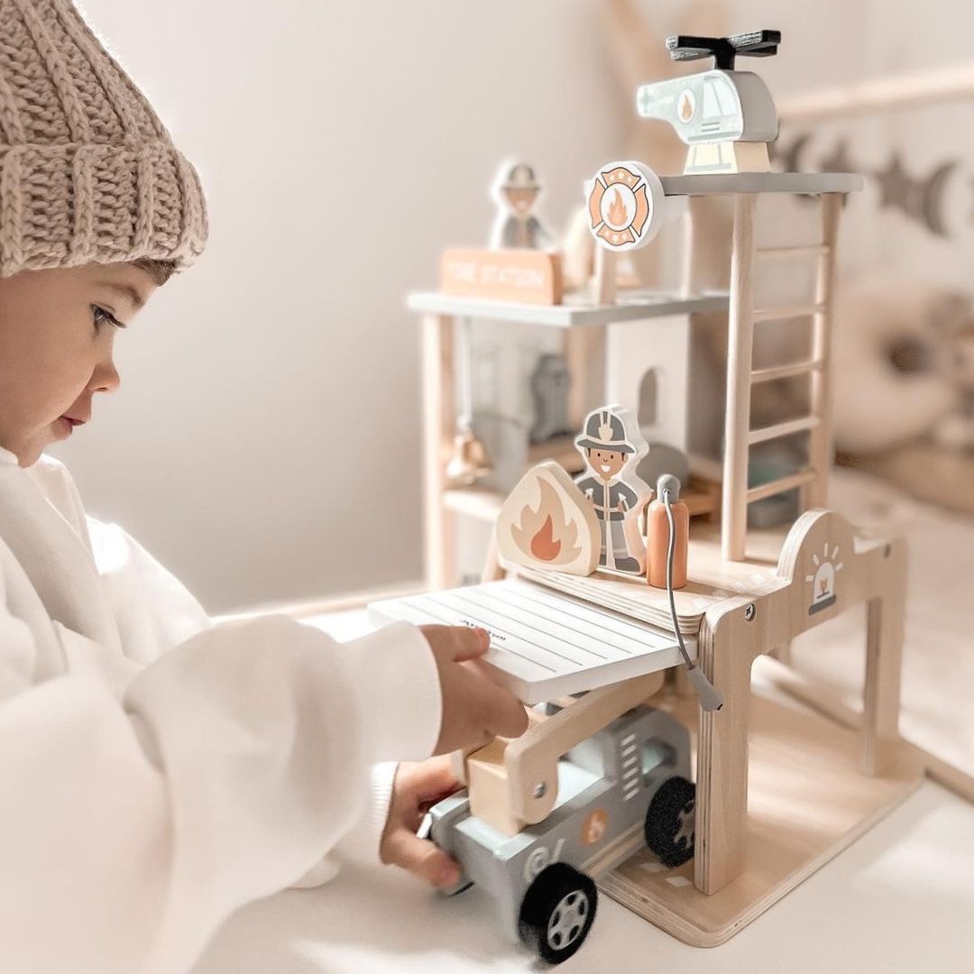 Koka ugunsdzēsēju stacija ar piederumiem, ugunsdzēsēju brigāde