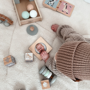 Montessori izglītības kaste zīdaiņiem - 6 rotaļlietas