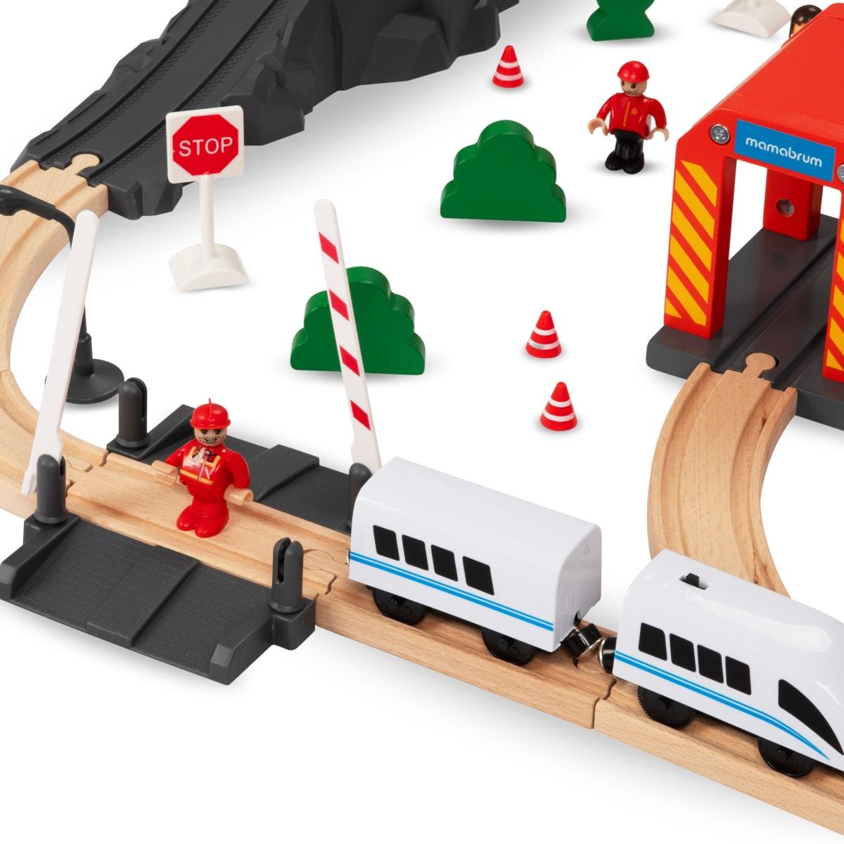 Koka vilciens, ar akumulatoru darbināms vilciens - Ugunsdzēsēji, sliedes, automašīnas, tilti, barjera