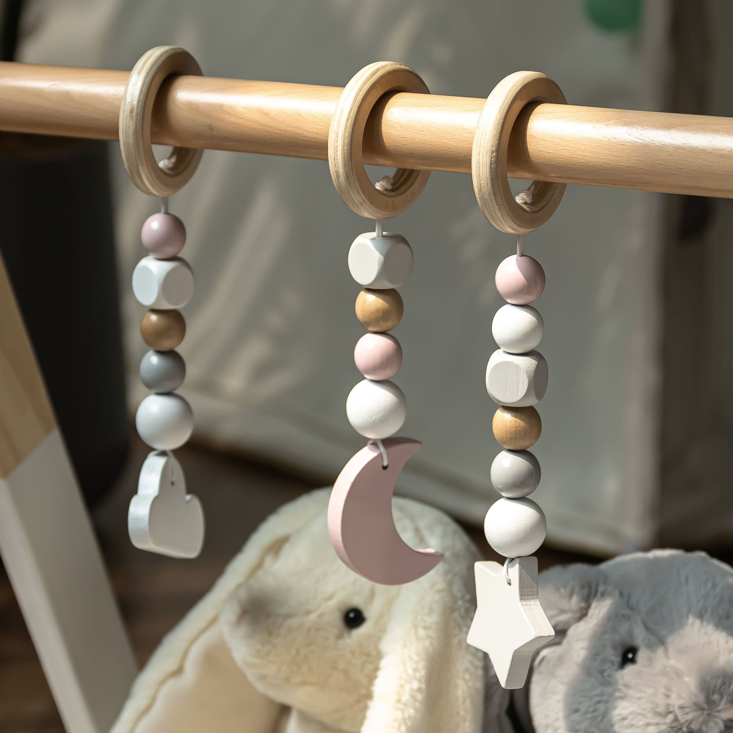 Baby Gym koka izglītojošs stends - balta krāsa