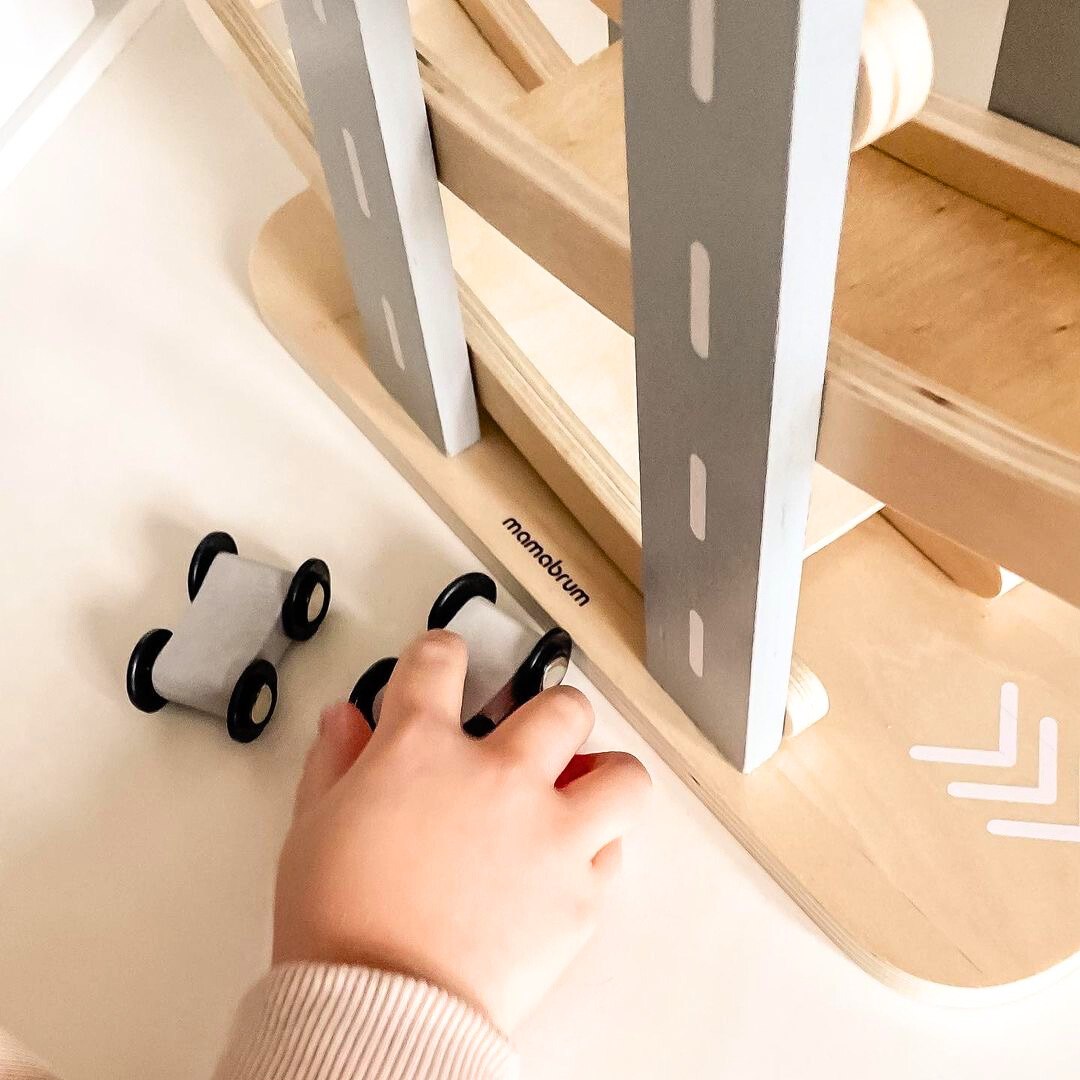 Koka trase - slidkalniņš automašīnām - 6 stāvi