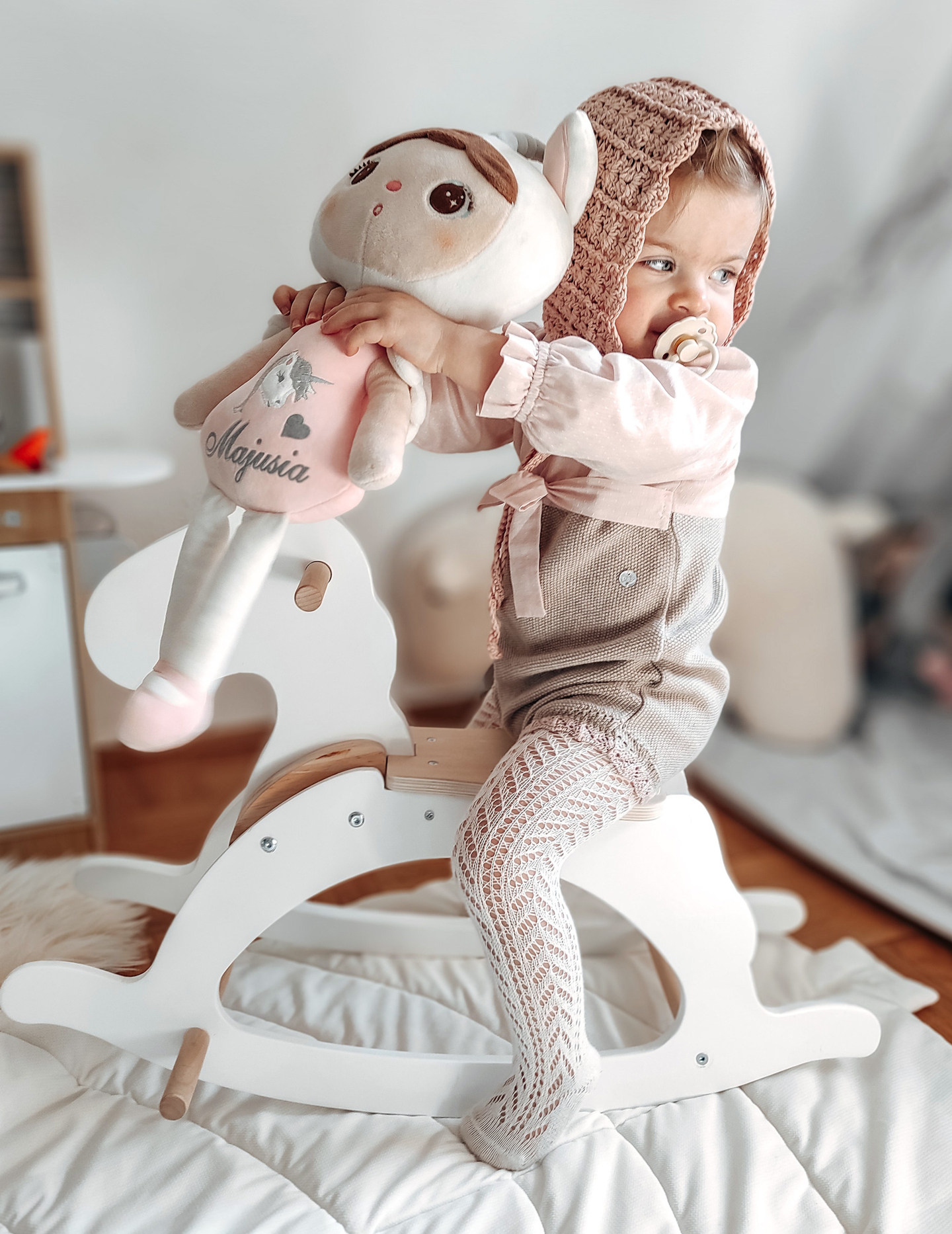 Koka šūpuļzirgs - balts - no 12 mēnešiem.