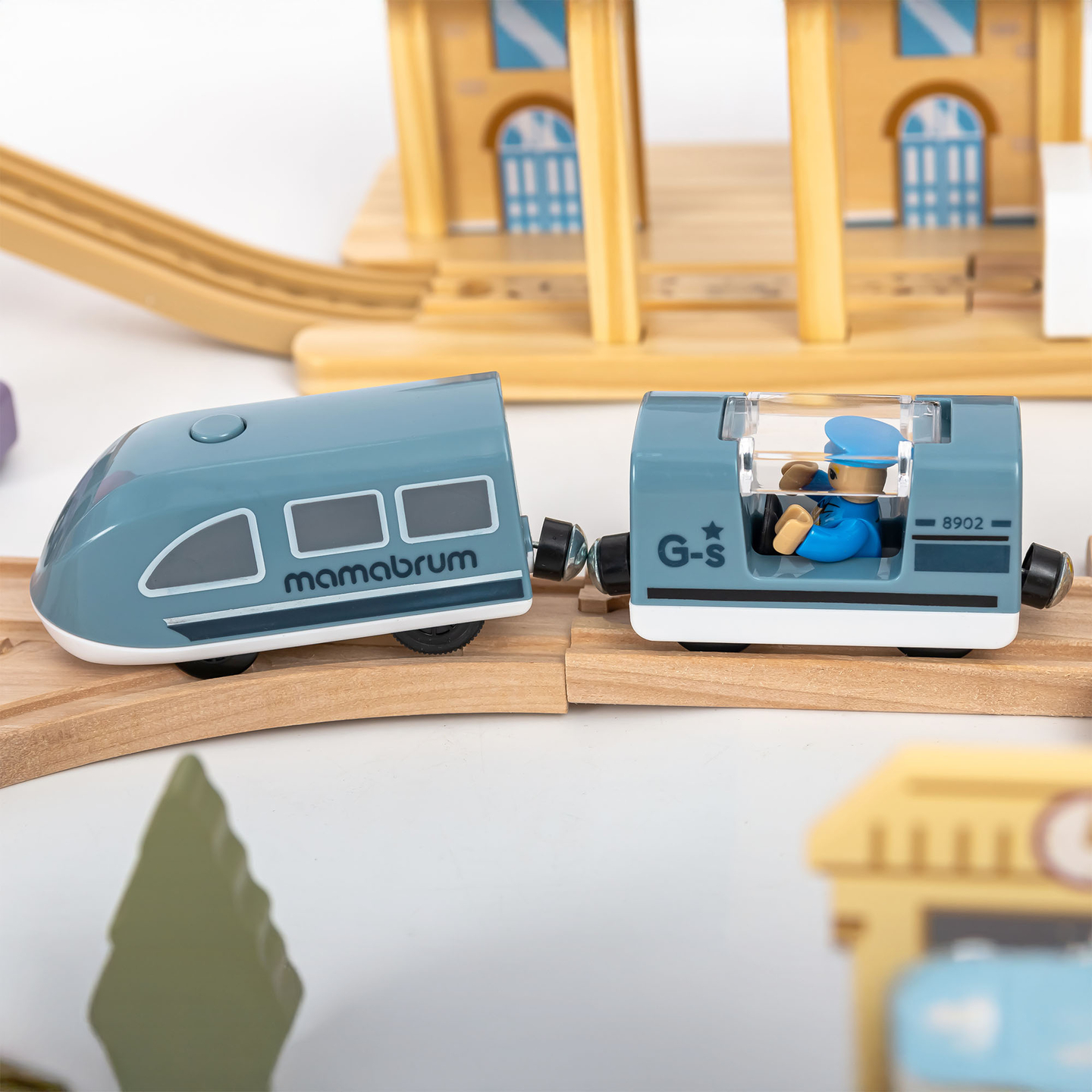 Koka pilsētas dzelzceļš ar elektrovilcienu - pārvietojamu celtni, kuģi, tiltiem