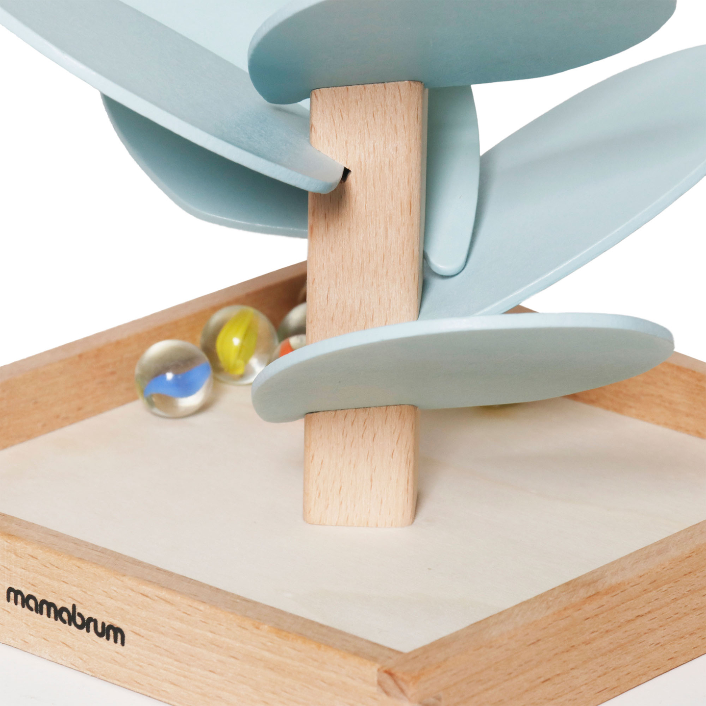 Koka kulodroms - skaņas koks ar bumbiņām