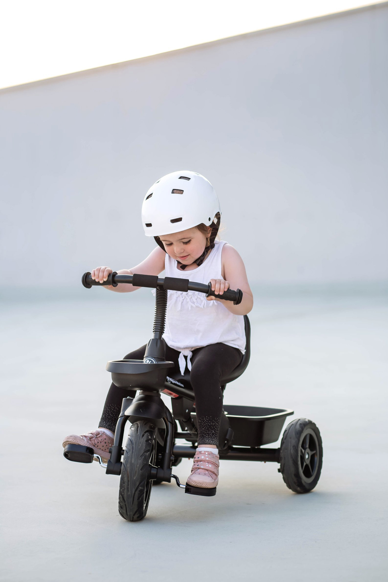 HyperMotion TOBI VECTOR trīsritenis - mūžīgie piepūšamie riteņi + stūres stienis. Krāsa: melna.