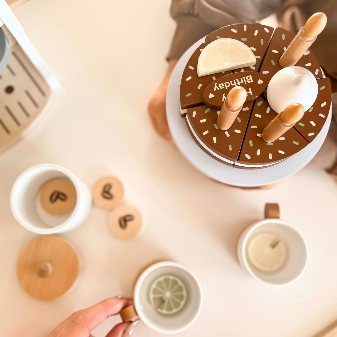 Koka dzimšanas dienas kūka griešanai