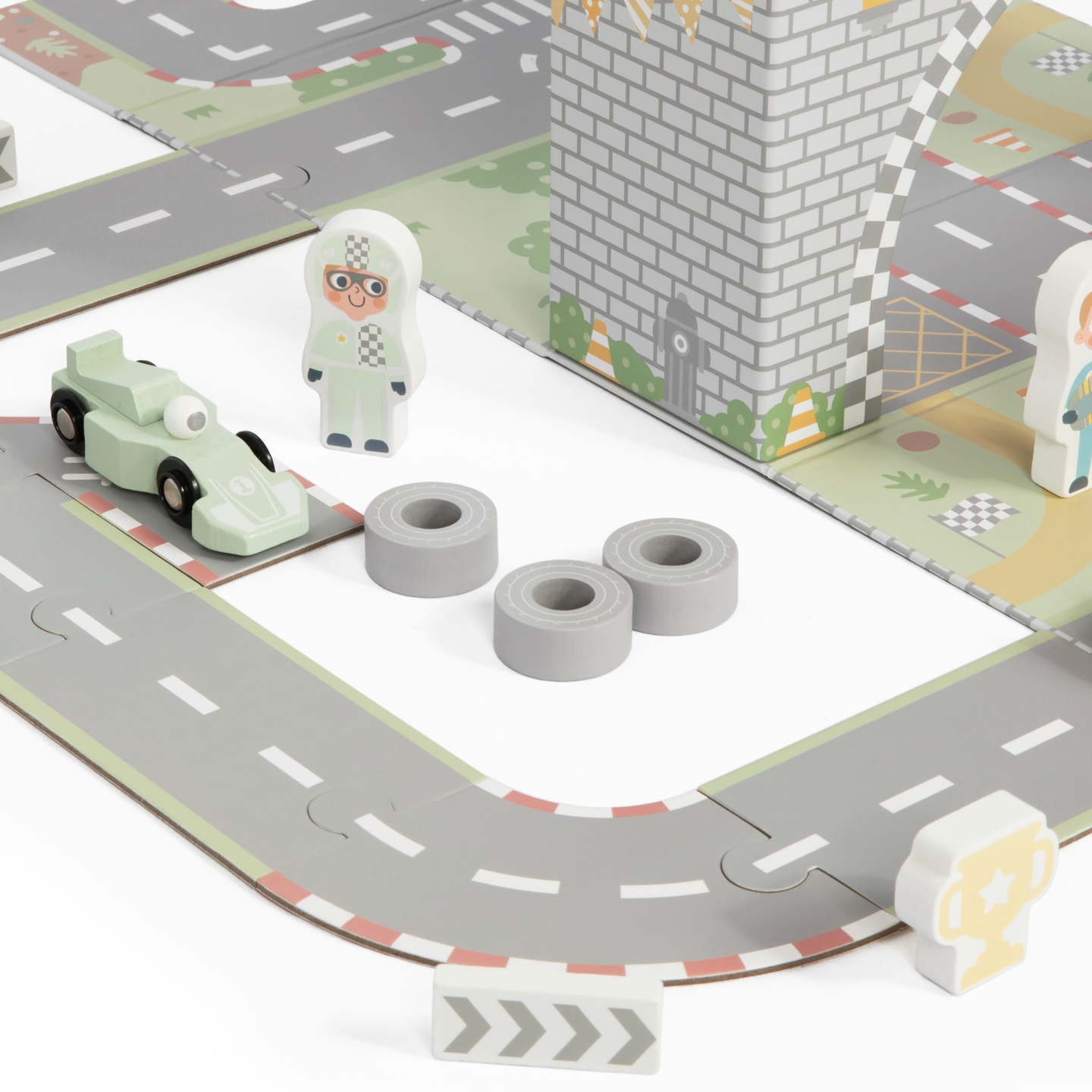 Magnētisks čemodāns ar sacīkšu trasi, koka transportlīdzekļiem un ceļa piederumiem