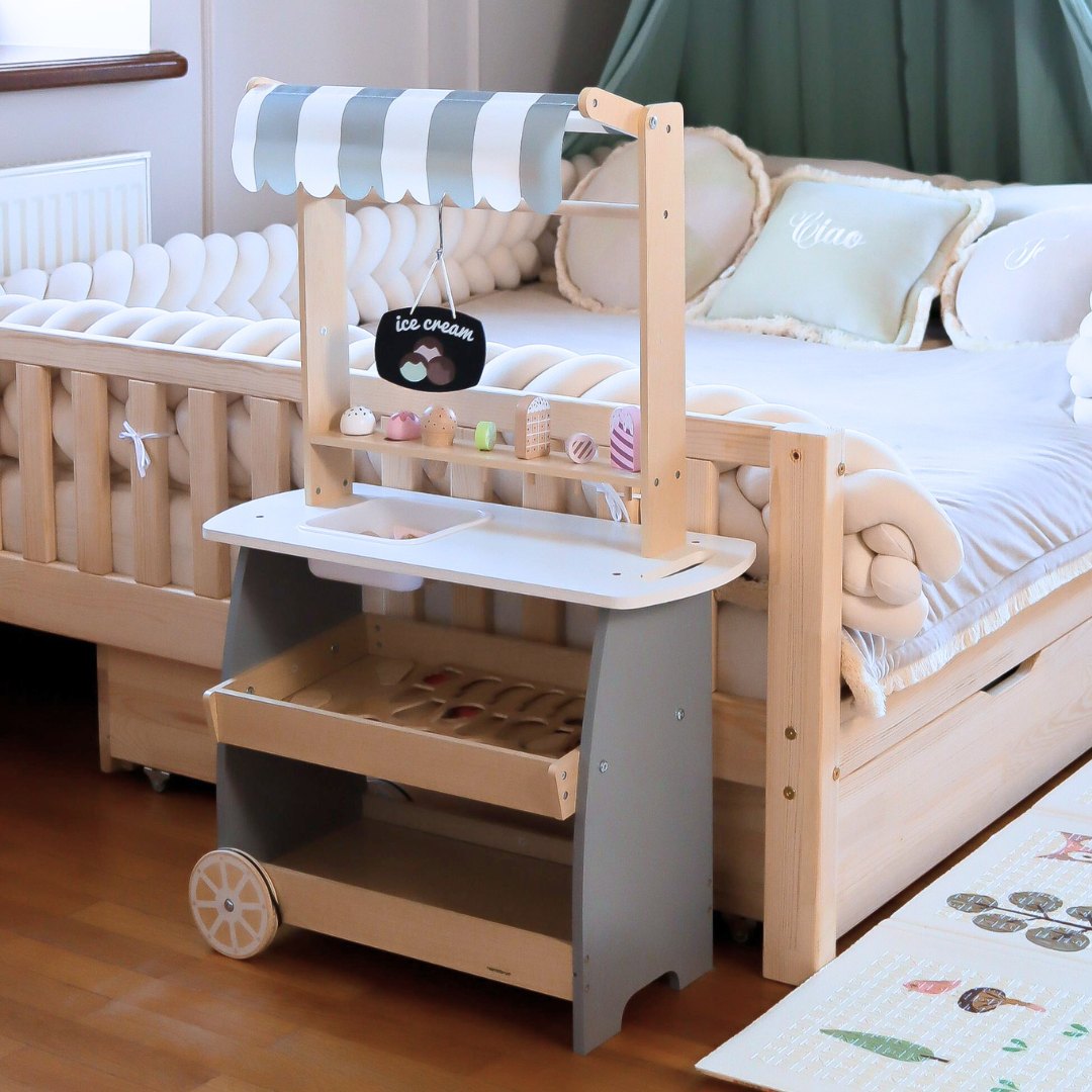 Koka saldējuma salons uz riteņiem - saldējuma ratiņi