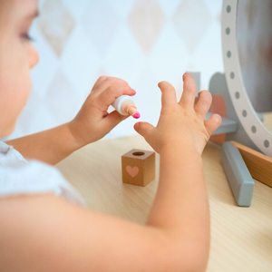 Koka tualetes galdiņš ar tabureti un piederumiem