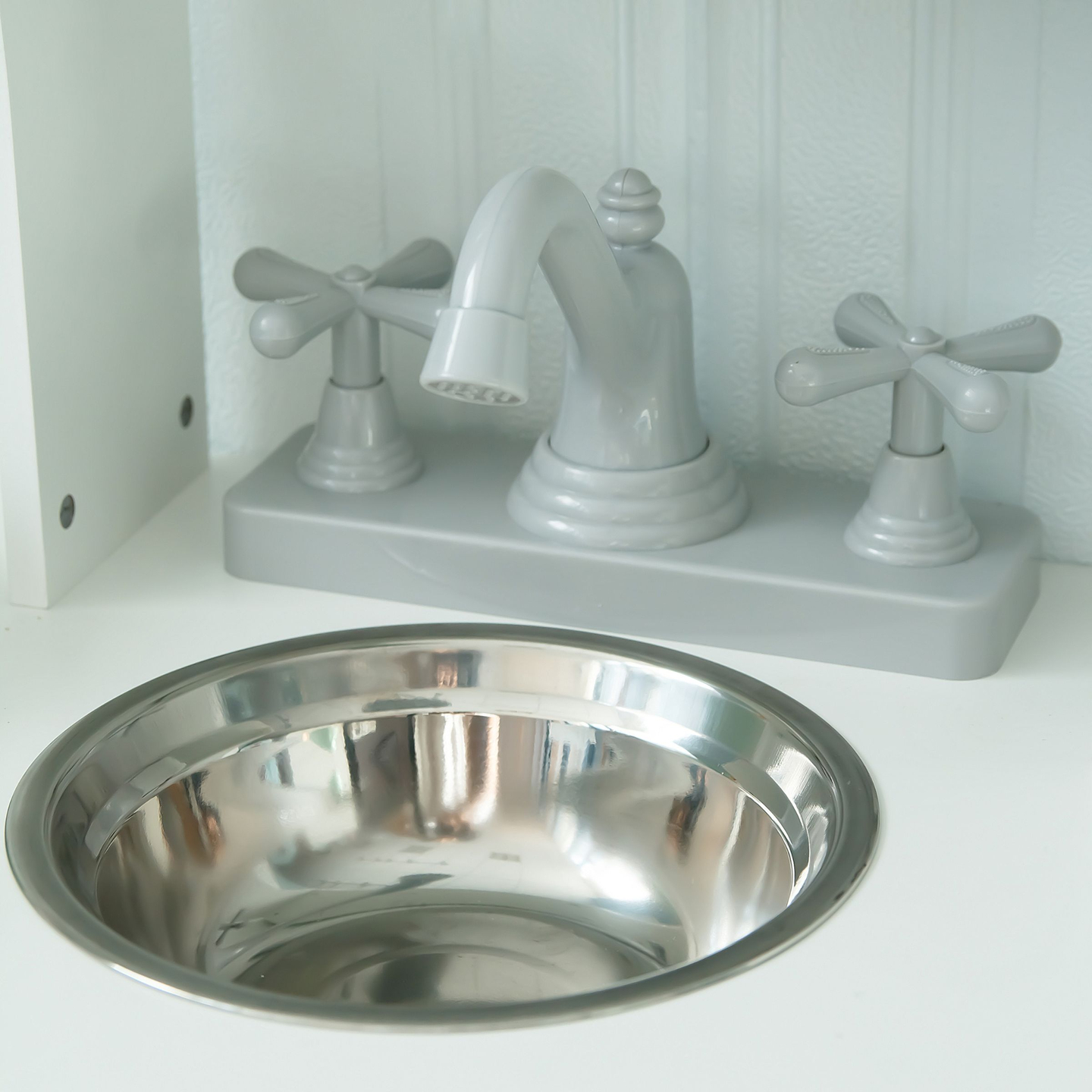 Koka bērnu virtuve ar mikroviļņu krāsni