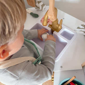 XXXXL liela koka interaktīvā virtuve ar LED apgaismojumu, veļas mašīnu, mikroviļņu krāsns kafijas automātu un augļu un dārzeņu komplektu - 50 elementi