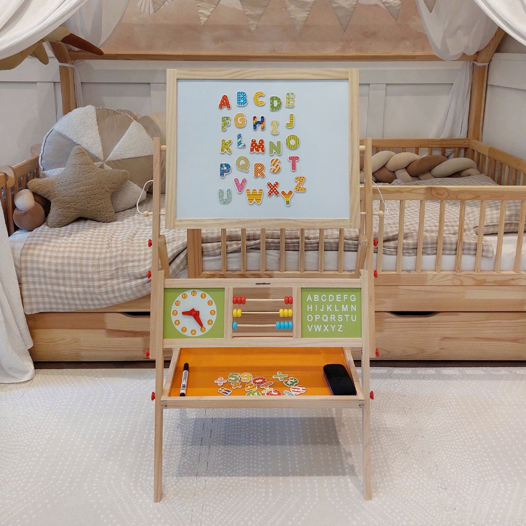 Liela izglītojoša divpusēja tāfele: magnētiskā un krīta tāfele - sausā izdzēšamā tāfele, koka