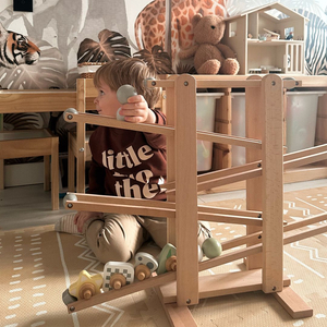 Liels koka kuldakmens - slidkalniņš ar rotējošiem elementiem