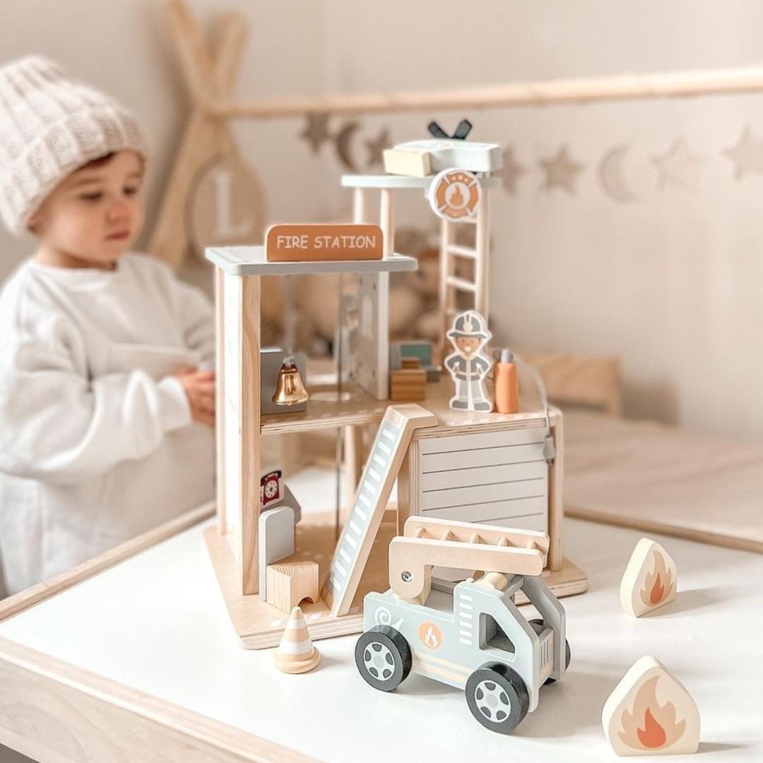 Koka ugunsdzēsēju stacija ar piederumiem, ugunsdzēsēju brigāde