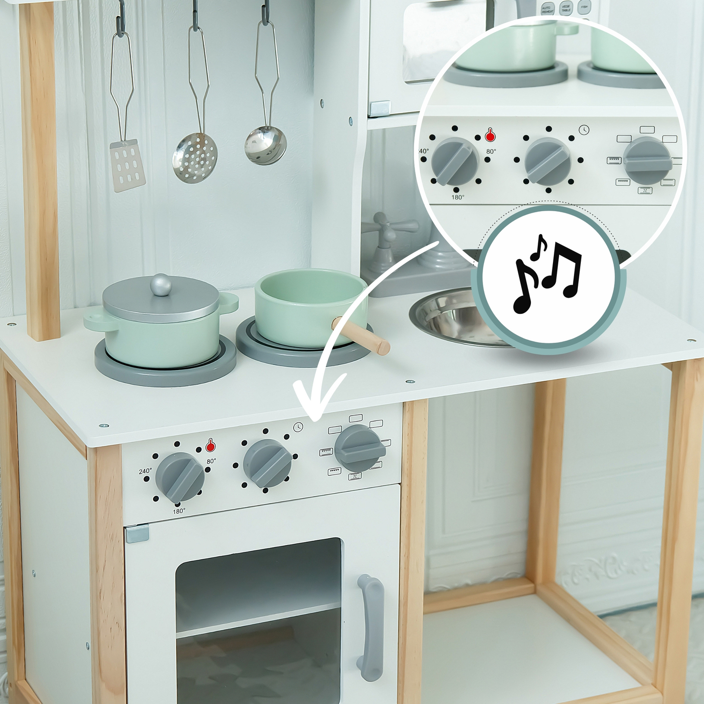 Koka bērnu virtuve ar mikroviļņu krāsni