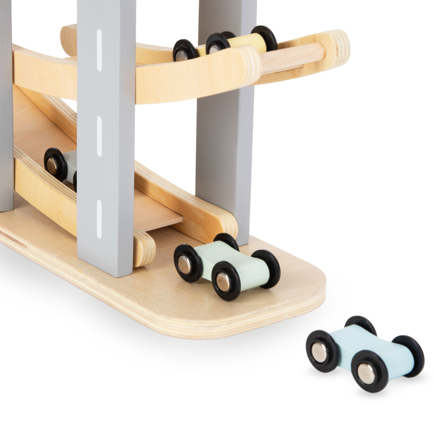 Koka trase - slidkalniņš automašīnām - 6 stāvi