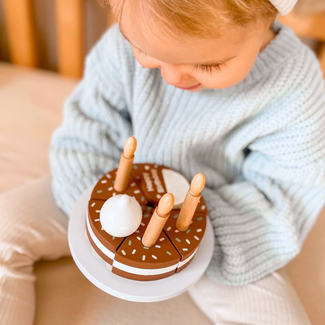 Koka dzimšanas dienas kūka griešanai