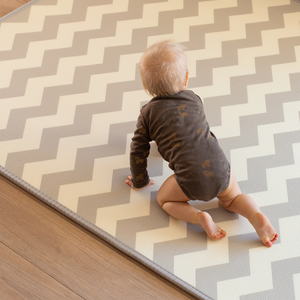 Divpusējs putuplasta paklājs XXL - rullis 2 CM (mežs un līkloči)