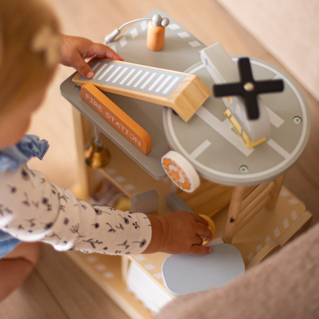 Koka ugunsdzēsēju stacija ar piederumiem, ugunsdzēsēju brigāde