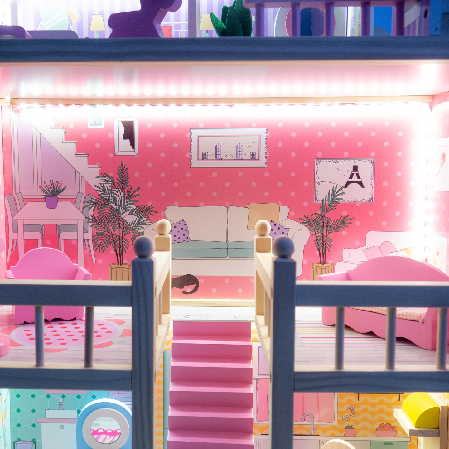 Liela koka trīsstāvu leļļu māja ar terasi, mēbeļu komplektu un LED apgaismojumu!